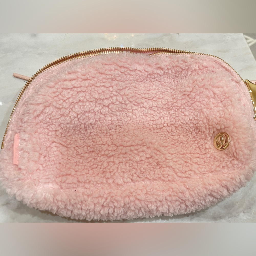 Lululemon everyday belt bag pink